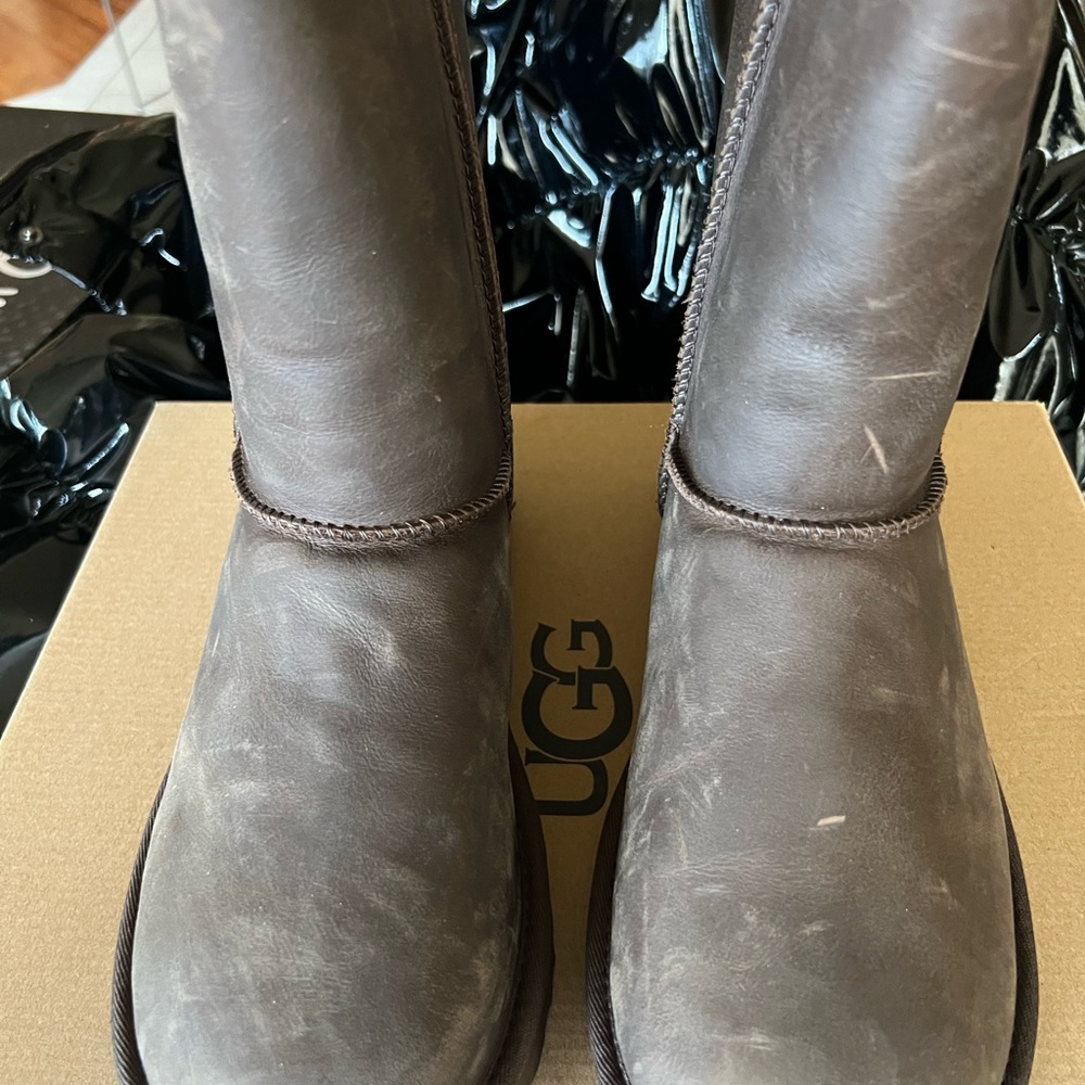 Women Classic Short Leather Brown Sz 9